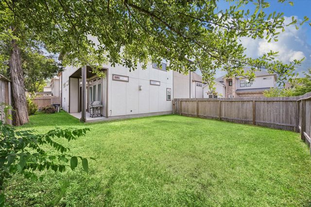 5120 E Lacey Garden Loop, Houston, TX 77018
