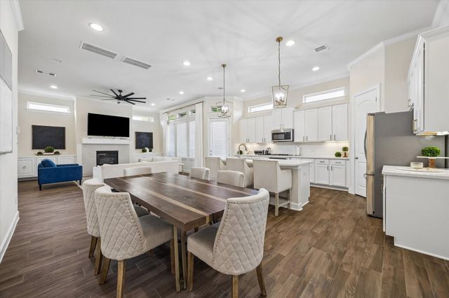 5120 E Lacey Garden Loop, Houston, TX 77018