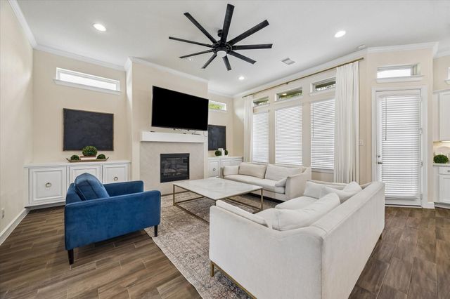 5120 E Lacey Garden Loop, Houston, TX 77018
