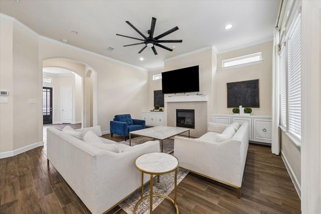 5120 E Lacey Garden Loop, Houston, TX 77018