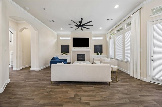 5120 E Lacey Garden Loop, Houston, TX 77018