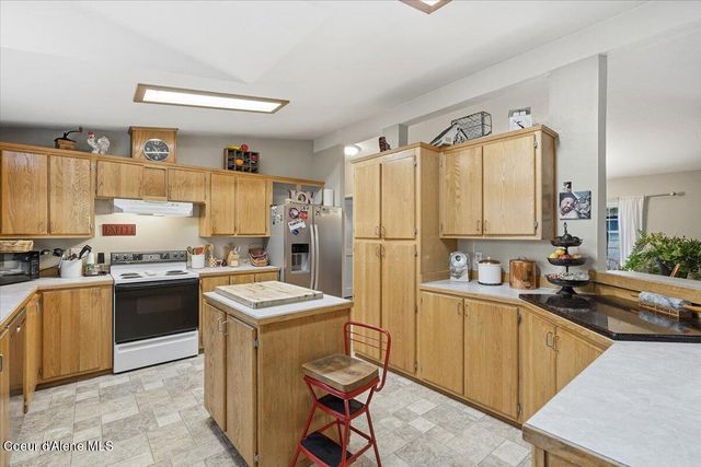 92 E WALROSE LOOP, Hayden, ID 83835