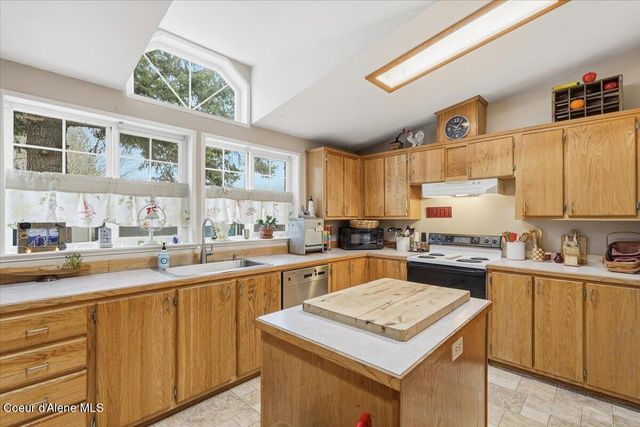 92 E WALROSE LOOP, Hayden, ID 83835