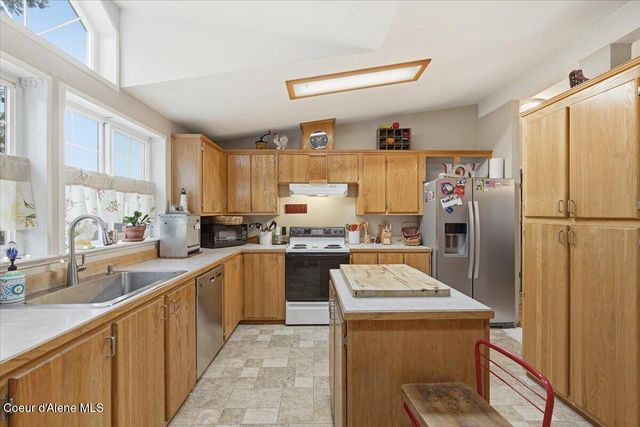 92 E WALROSE LOOP, Hayden, ID 83835