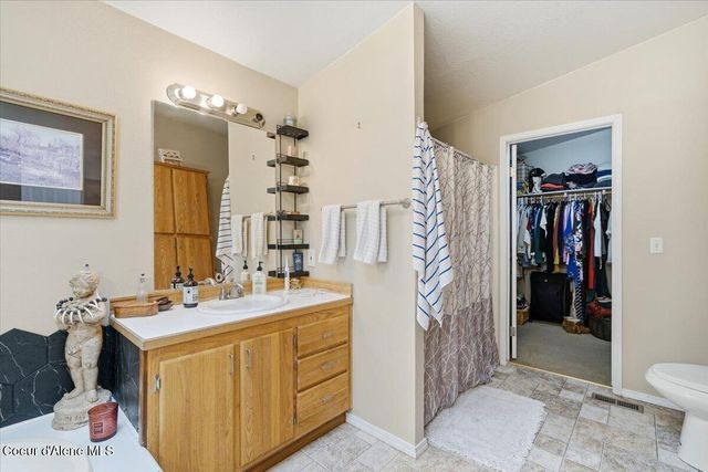 92 E WALROSE LOOP, Hayden, ID 83835