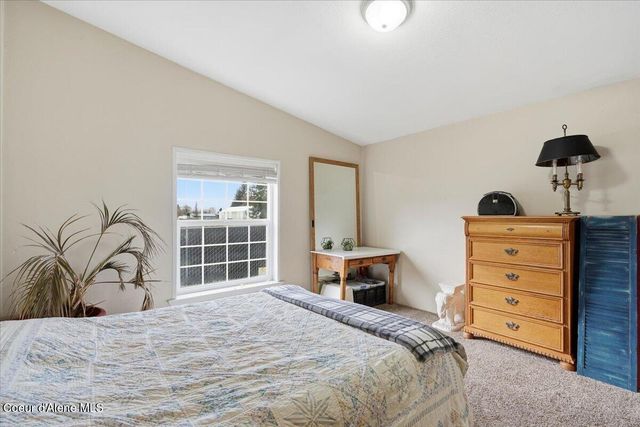 92 E WALROSE LOOP, Hayden, ID 83835