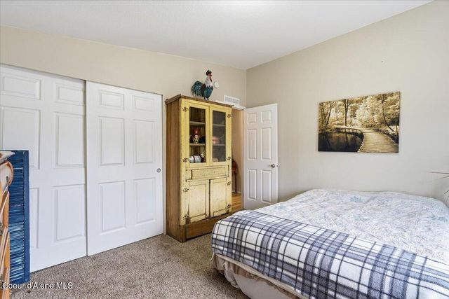 92 E WALROSE LOOP, Hayden, ID 83835