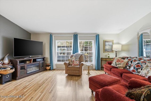 92 E WALROSE LOOP, Hayden, ID 83835