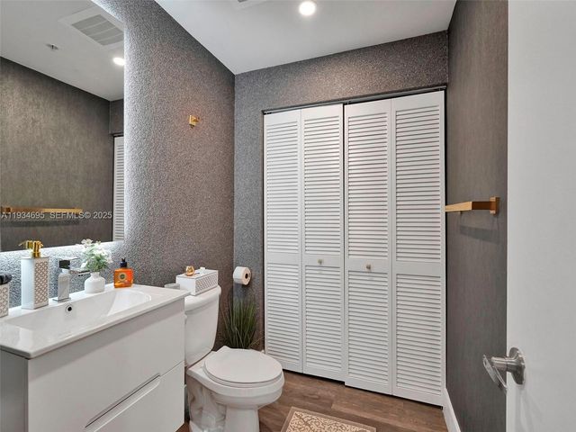 601 NE 36th St 1801, Miami, FL 33137