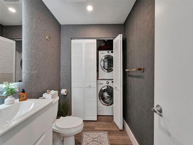 601 NE 36th St 1801, Miami, FL 33137