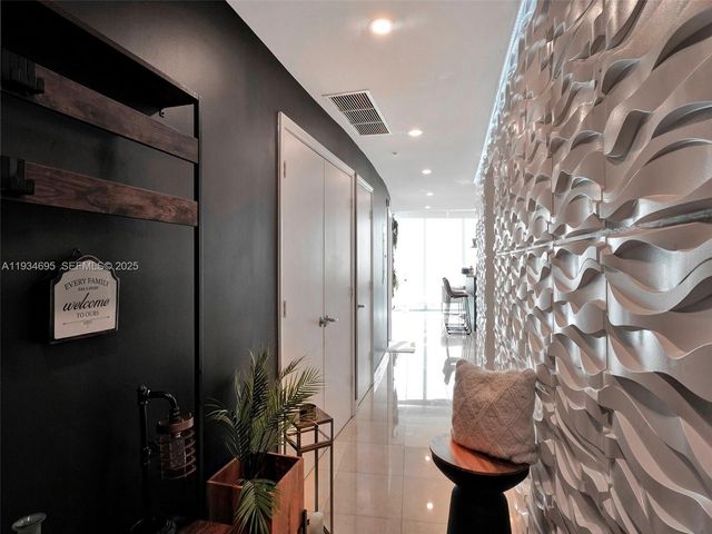 601 NE 36th St 1801, Miami, FL 33137