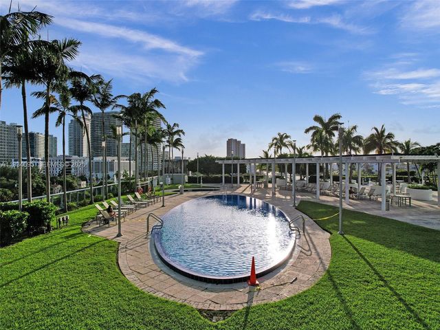 601 NE 36th St 1801, Miami, FL 33137