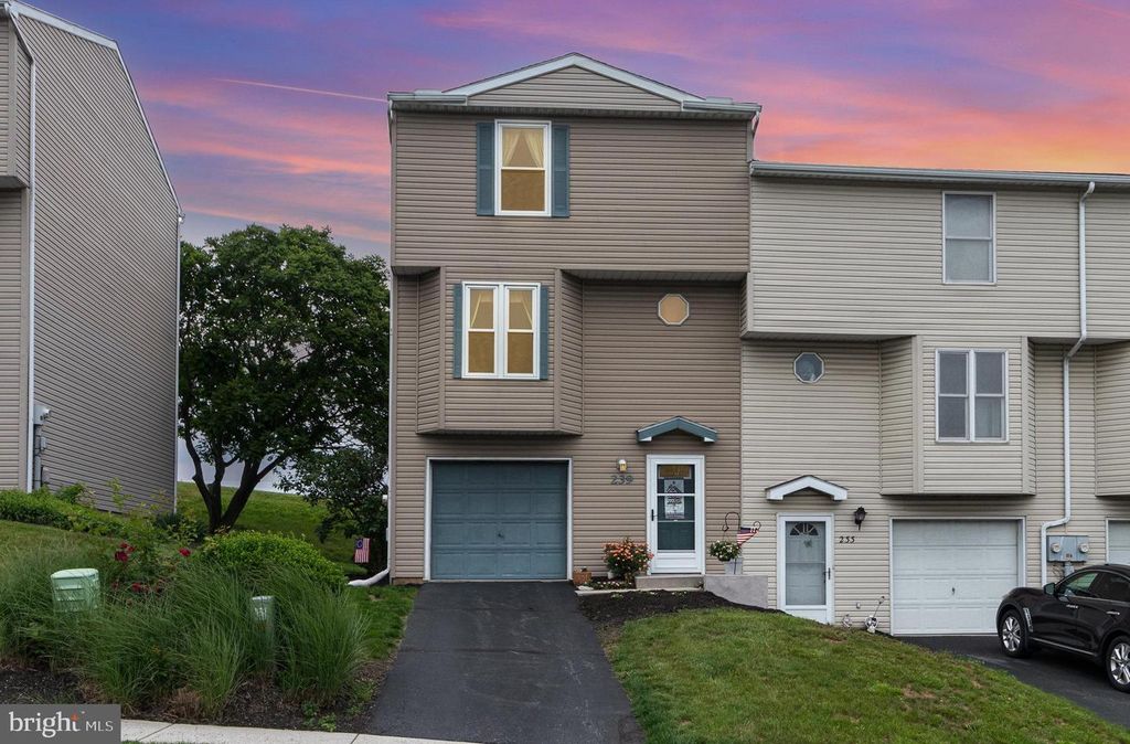 239 CHARTWOOD DR, Harrisburg, PA 17111