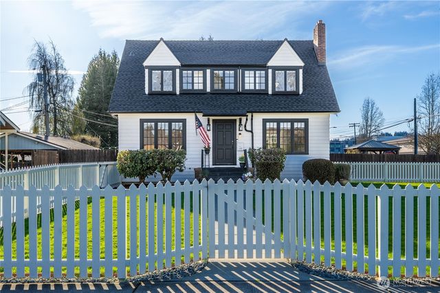 926 Lewis Avenue, Sumner, WA 98390