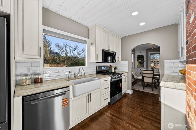 926 Lewis Avenue, Sumner, WA 98390