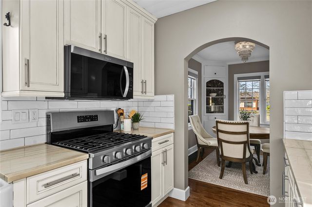 926 Lewis Avenue, Sumner, WA 98390