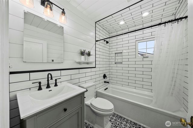 926 Lewis Avenue, Sumner, WA 98390