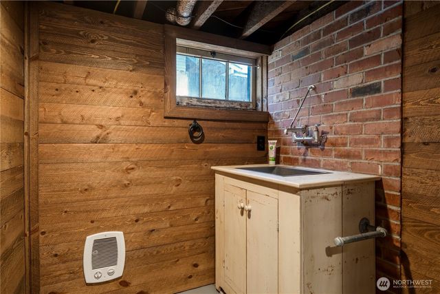 926 Lewis Avenue, Sumner, WA 98390