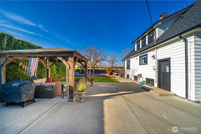 926 Lewis Avenue, Sumner, WA 98390