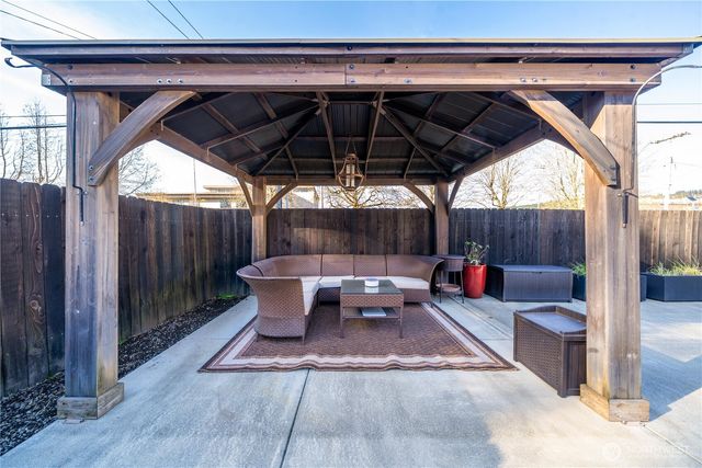 926 Lewis Avenue, Sumner, WA 98390