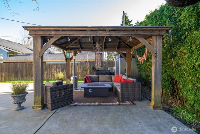 926 Lewis Avenue, Sumner, WA 98390