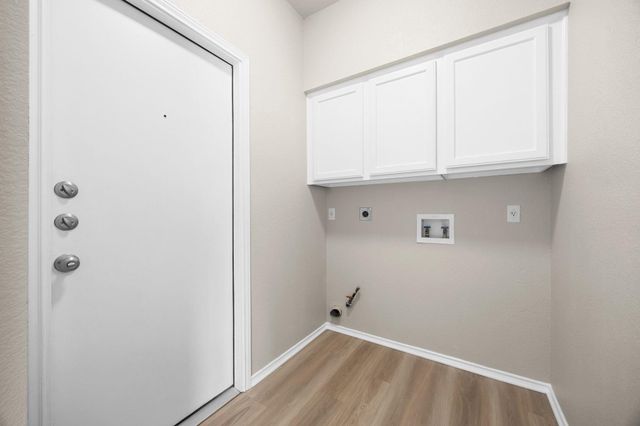 8133 Luling LN, Austin, TX 78729