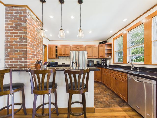 77 High Street, Hinsdale, NH 03451