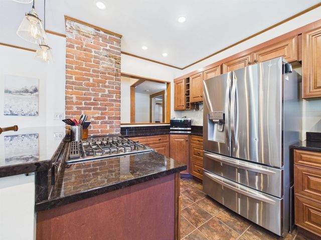 77 High Street, Hinsdale, NH 03451