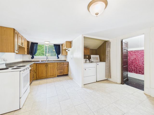77 High Street, Hinsdale, NH 03451