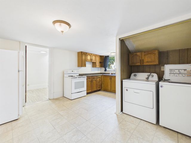 77 High Street, Hinsdale, NH 03451