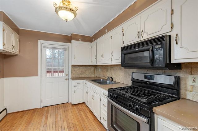 19325 Brentwood Street, Livonia, MI 48152