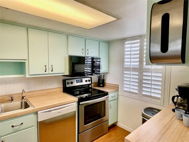700 MIRROR TERRACE NW 705, Winter Haven, FL 33881