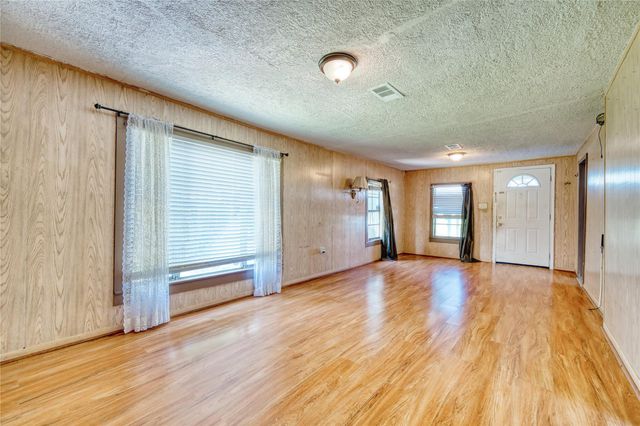 323 Avenue J, Baytown, TX 77520