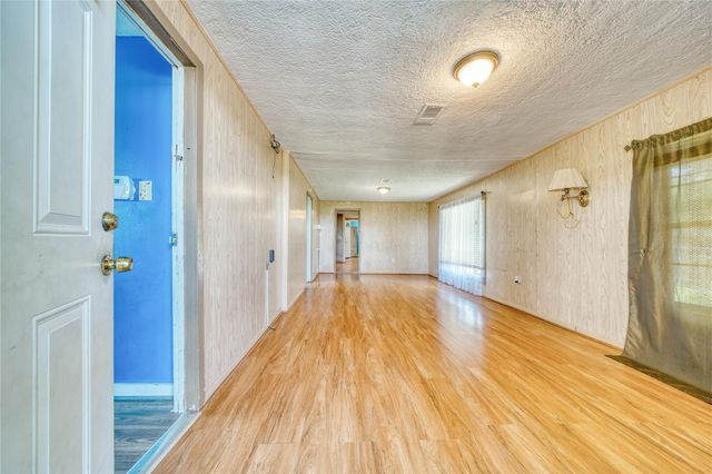 323 Avenue J, Baytown, TX 77520