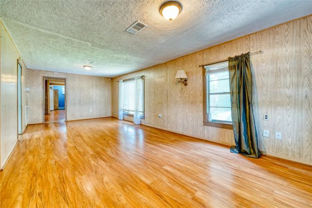 323 Avenue J, Baytown, TX 77520