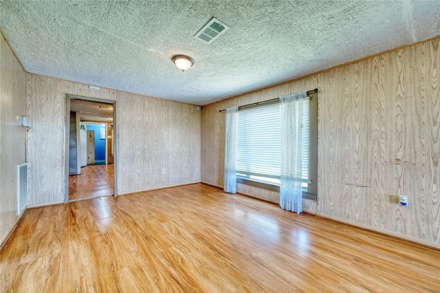 323 Avenue J, Baytown, TX 77520