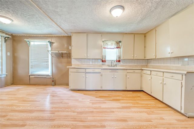 323 Avenue J, Baytown, TX 77520