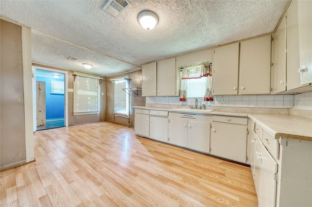 323 Avenue J, Baytown, TX 77520
