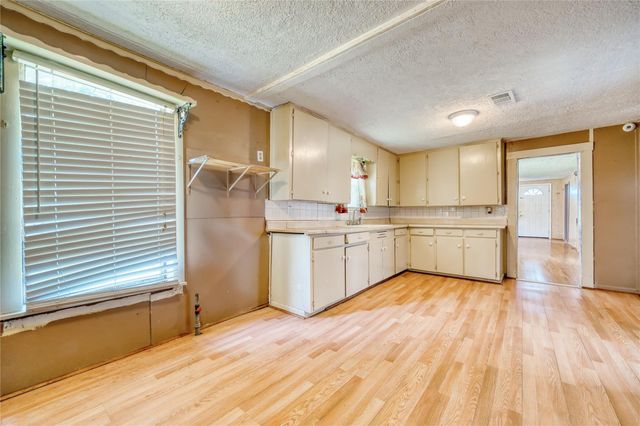 323 Avenue J, Baytown, TX 77520