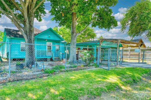 323 Avenue J, Baytown, TX 77520