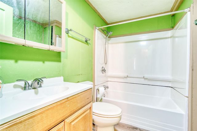 323 Avenue J, Baytown, TX 77520