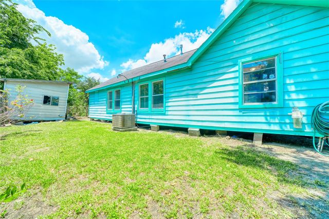 323 Avenue J, Baytown, TX 77520