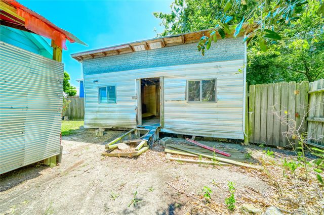 323 Avenue J, Baytown, TX 77520