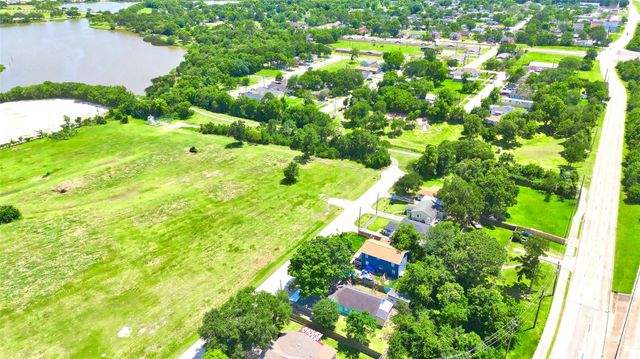 323 Avenue J, Baytown, TX 77520