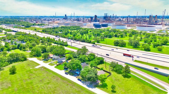323 Avenue J, Baytown, TX 77520
