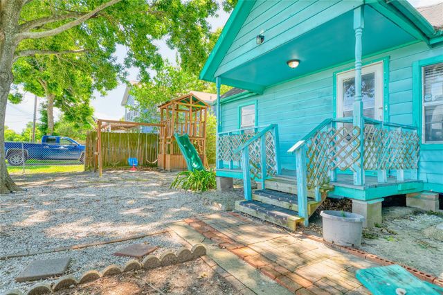 323 Avenue J, Baytown, TX 77520
