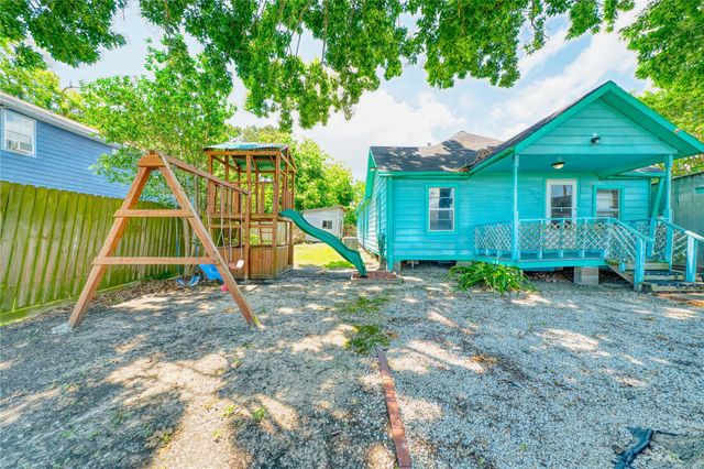 323 Avenue J, Baytown, TX 77520