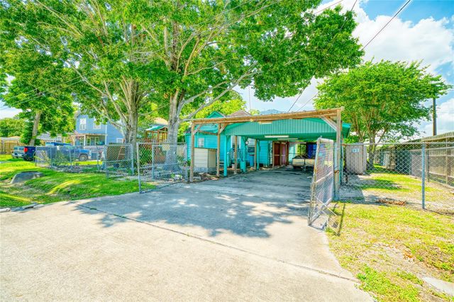 323 Avenue J, Baytown, TX 77520