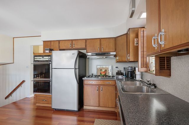 1706 S Chesterfield Drive, Arlington Heights, IL 60005