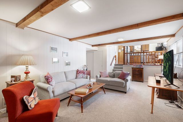 1706 S Chesterfield Drive, Arlington Heights, IL 60005